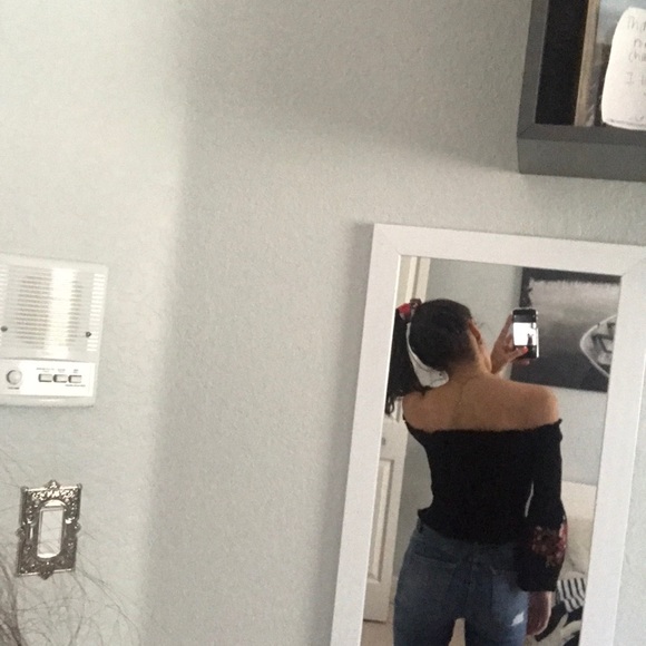 FOREVER 21 OFF THE SHOULDER TOP!! - Picture 2 of 3